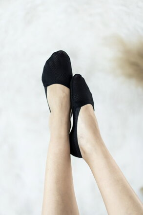 Laser-cut no-show socks with anti-slip technology ART 12153 Knittex